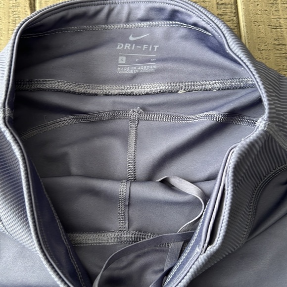 NWOT Nike 7/8 length high waisted legging - Picture 4 of 8